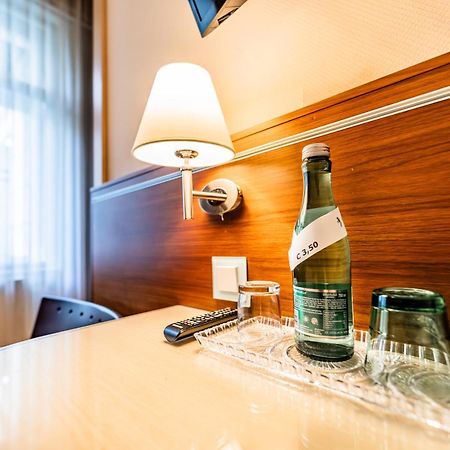 Hotel Pension Baronesse Wina Bagian luar foto
