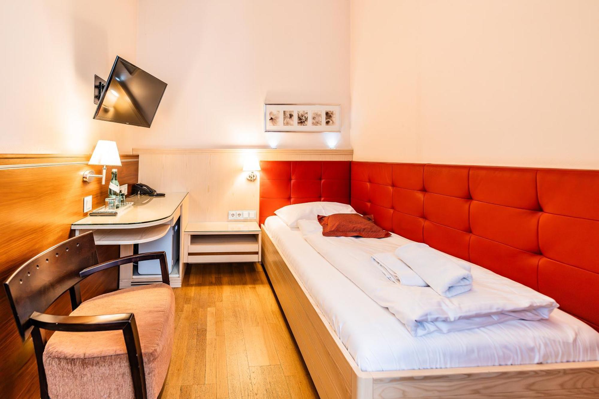 Hotel Pension Baronesse Wina Bagian luar foto