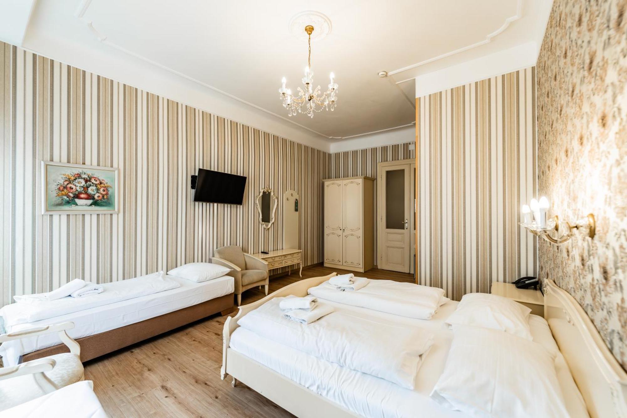 Hotel Pension Baronesse Wina Bagian luar foto