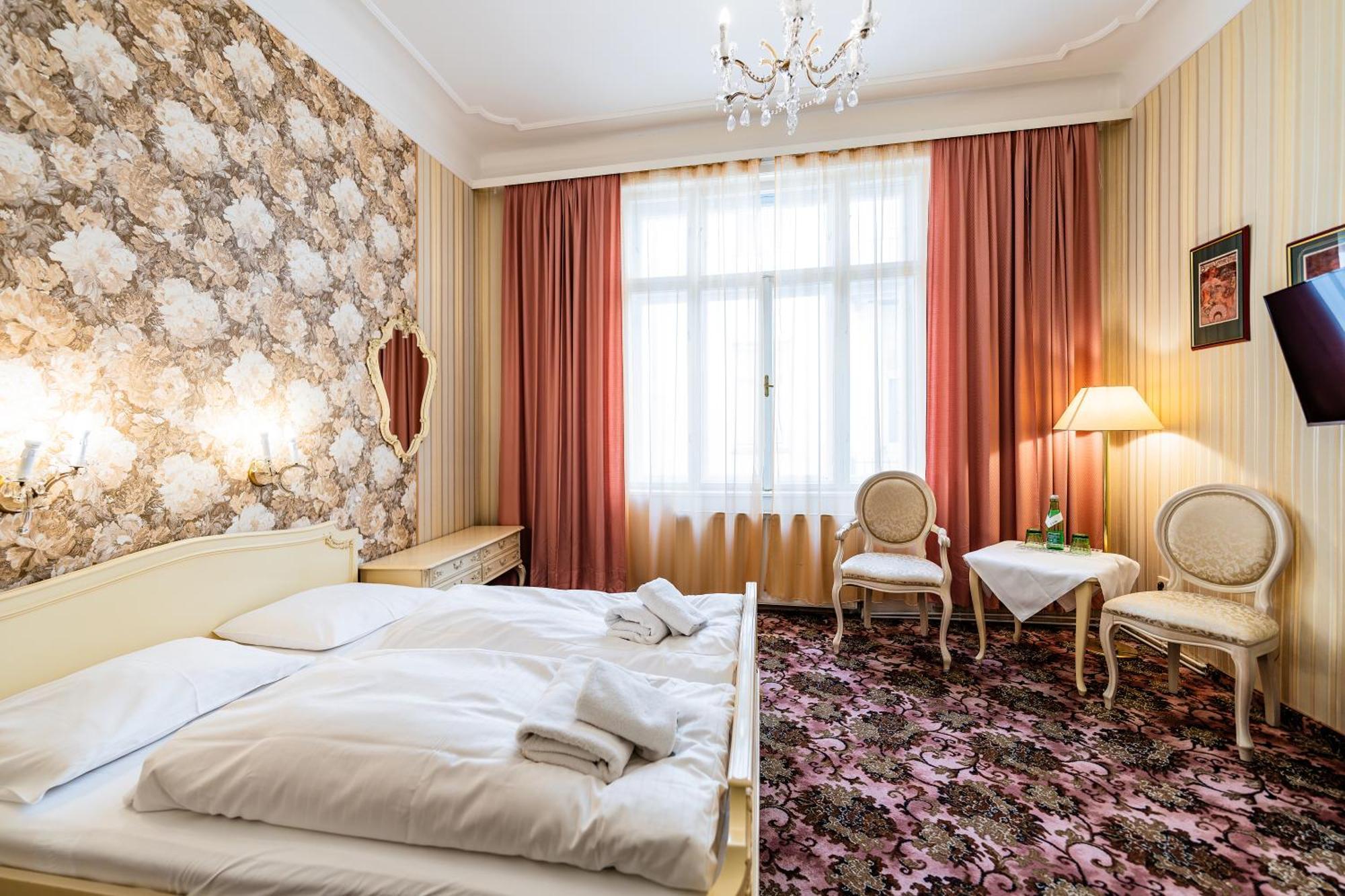 Hotel Pension Baronesse Wina Bagian luar foto