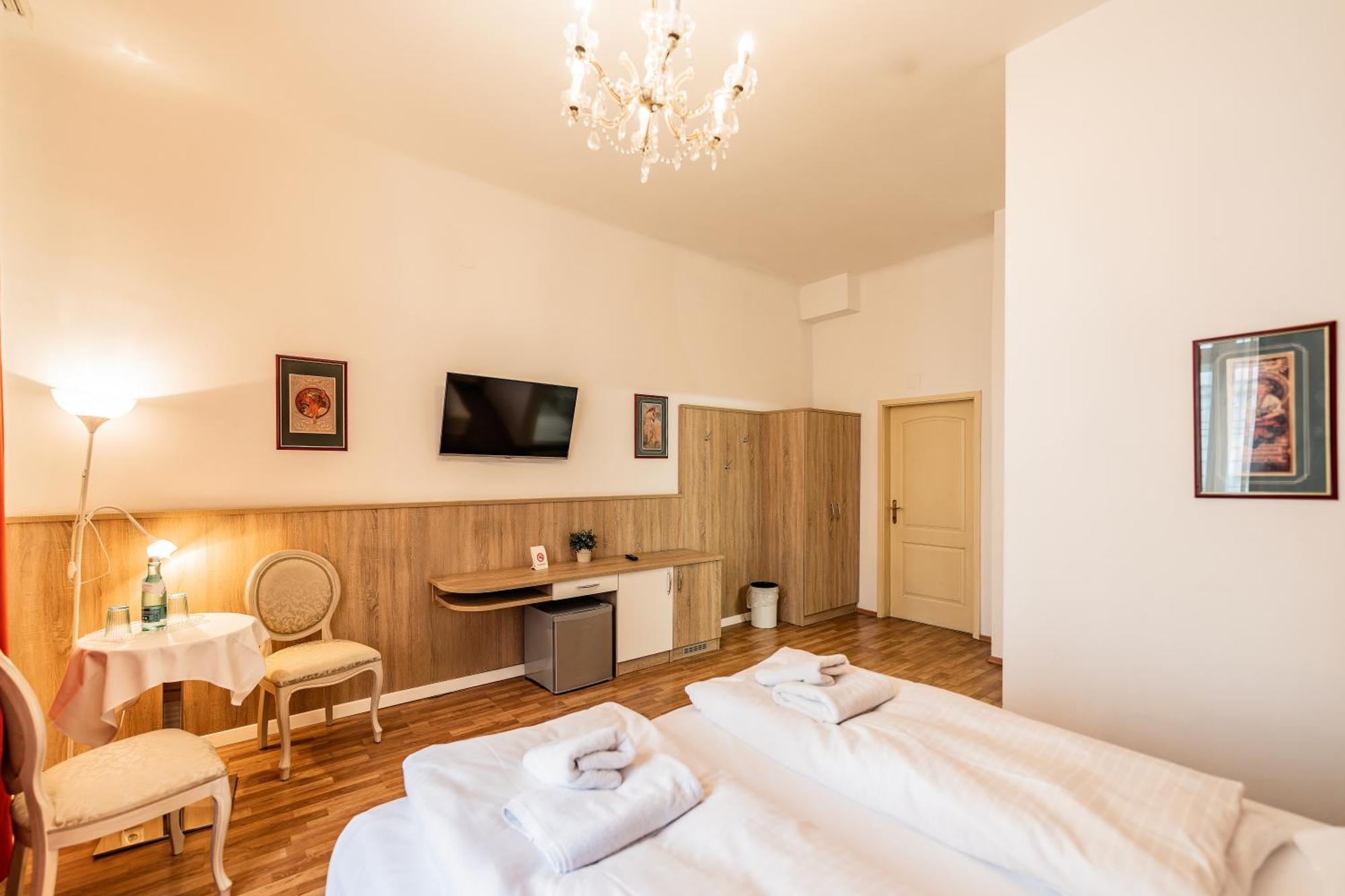 Hotel Pension Baronesse Wina Bagian luar foto