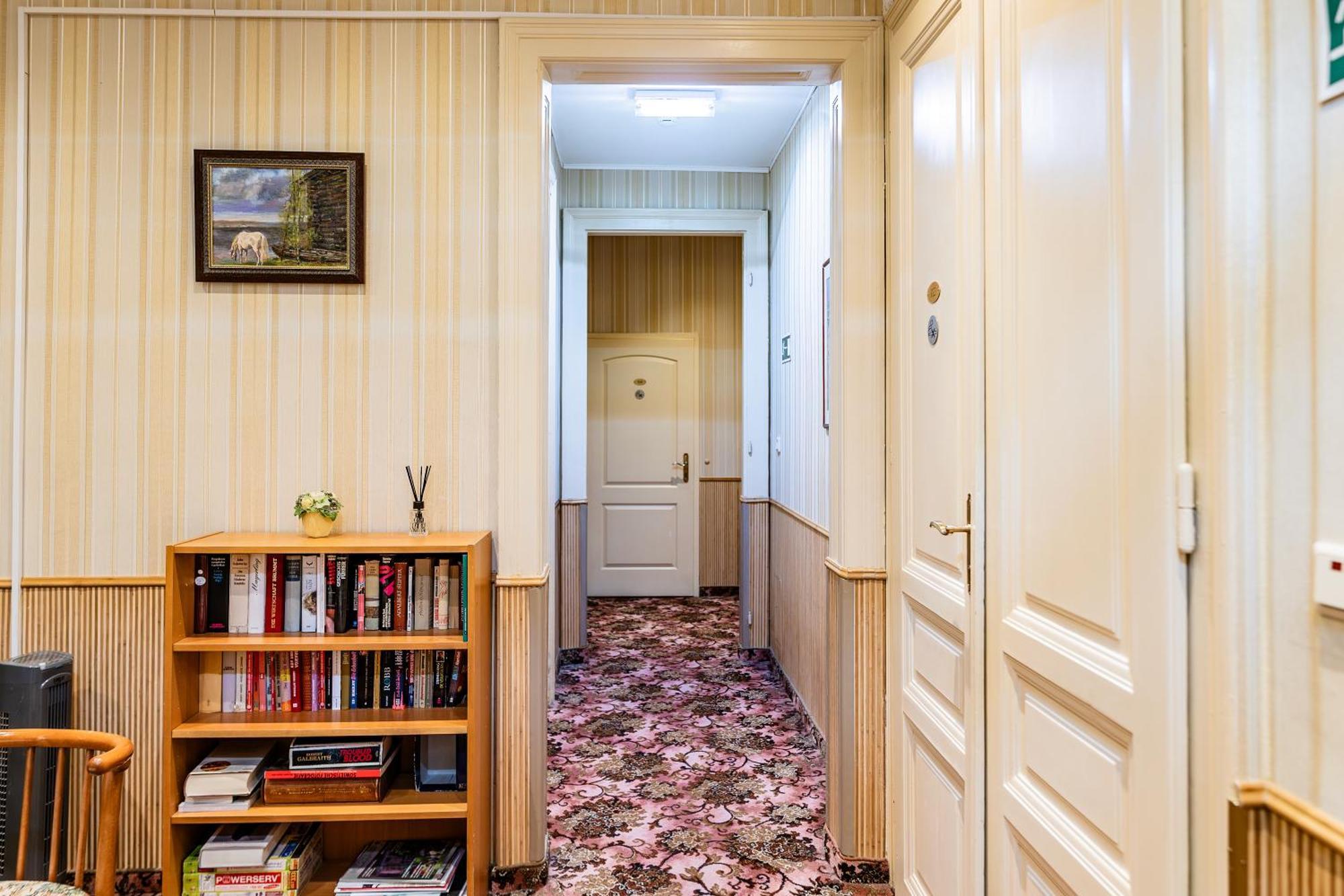 Hotel Pension Baronesse Wina Bagian luar foto
